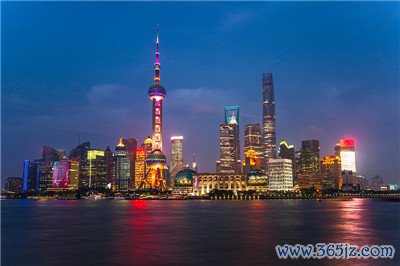 脱离繁忙的都市生活，享受尊贵的丝足养生